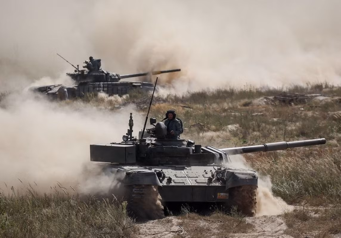 Việc đánh bật quân Ukraine ở Malaya Lokna sẽ giúp Quân đội Nga có “một con đường thẳng” từ phía bắc tới thị trấn Sudzha, dài khoảng 13 km dọc theo đường Lgovskaya, thuận tiện cho quân Nga phản công bằng xe cơ giới hạng nặng. (Nguồn ảnh: Topwar, Rvvoenkory, Ukrinform).