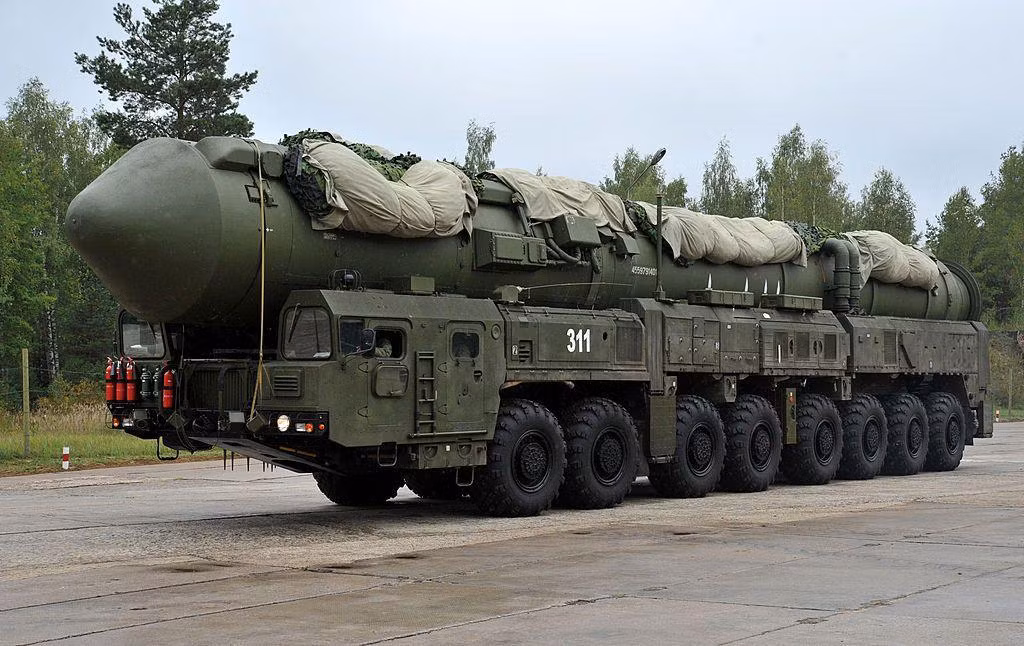 Trước tuyên bố của Tổng thống Nga Vladimir Putin, thế giới bên ngoài thì cho rằng, Quân đội Nga đã phóng tên lửa đạn đạo tầm trung RS-26 Rubezh. Còn quan chức Ukraine khẳng định, Quân đội Nga đã phóng tên lửa đạn đạo xuyên lục địa?