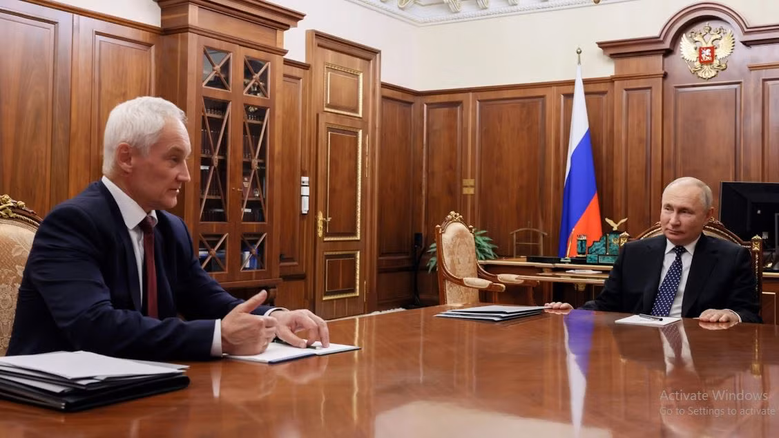 Tối 22/11 theo giờ địa phương, khi Tổng thống Nga Vladimir Putin gặp lãnh đạo Bộ Quốc phòng Nga và đại diện tổ hợp công nghiệp quốc phòng ở Điện Kremlin, ông cho biết tốc độ phát triển và kết quả chiến đấu của tên lửa Oreshnik "là nguồn tự hào và ngưỡng mộ" của nước Nga.