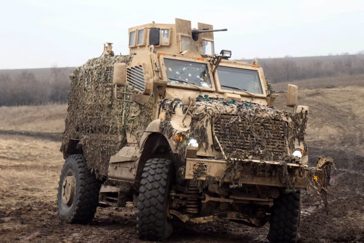 Xe bọc thép MaxxPro là phương tiện chiến đấu bọc thép, có khả năng cơ động cao, do công ty Navistar Defense của Mỹ thiết kế, nhằm cung cấp một phương tiện cơ động bảo vệ binh lính trên chiến trường; đặc biệt là trước các thiết bị nổ tự chế (IED). Ảnh: OC. 