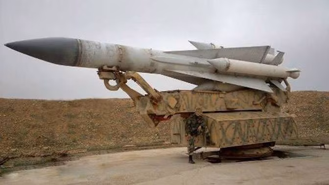 Những hệ thống phòng không mô hình này, được Syria sử dụng để đánh lừa đối phương. Chiến thuật này cũng từng được Damascus sử dụng thành công nhiều lần trong những cuộc không kích của Israel gần căn cứ T-4 hồi năm 2019.