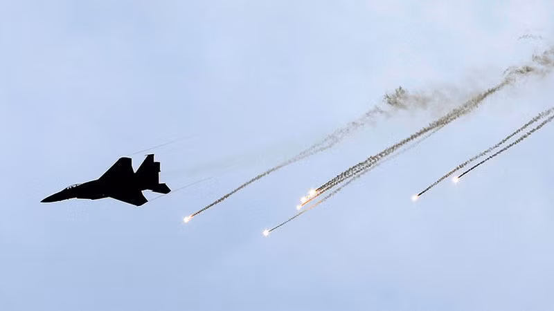 Theo thông tin của Trung tâm hòa giải các bên xung đột Syria của Nga, vào ngày 24/11 vừa qua, 6 máy bay chiến đấu F-16 của Không quân Israel từ không phận Lebanon, đã phóng 12 tên lửa hành trình có điều khiển, các hệ thống tên lửa phòng không Pantsir-S1 và Buk-M2 phòng không Syria đánh chặn được 10 tên lửa.