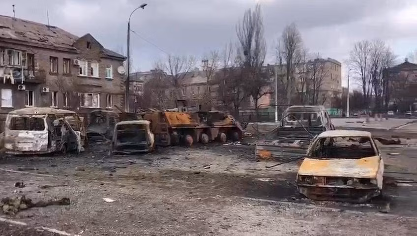 Bộ Quốc phòng Nga đã yêu cầu quân đội Ukraine tại Mariupol hạ vũ khí và bàn giao thành phố trước thời hạn 5 giờ sáng (theo giờ Moscow) ngày 21/3, nhưng bị Ukraine từ chối. Theo báo chí nước ngoài, Mariupol là thành phố bị thiệt hại nặng nề nhất, trong cuộc xung đột giữa Nga và Ukraine.