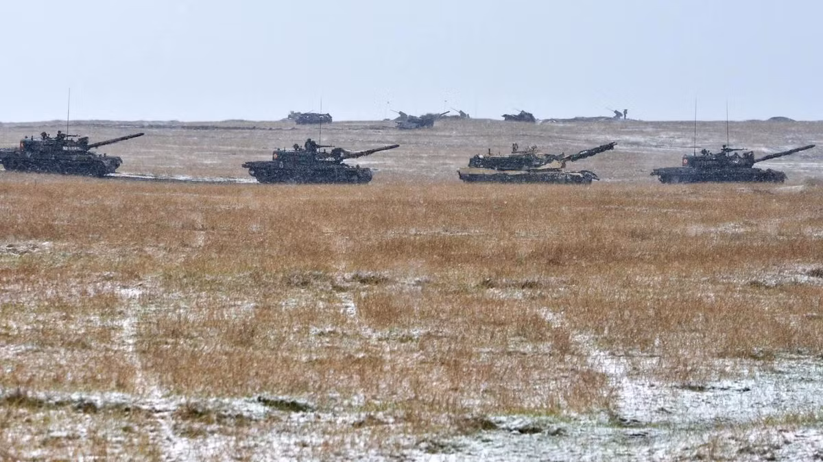 RIA Novosti đưa tin: “Thời điểm Ukraine đưa xe tăng Abrams vào chiến trường Avdiivka, là khi quân Nga đã tiến tới phòng tuyến Berdychi-Lastochkino-Severnoe. Để ngăn chặn sự sụp đổ của mặt trận phía tây bắc Donetsk, Ukraine đã điều động Lữ đoàn bộ binh cơ giới số 47 tinh nhuệ "Magura", trong đó có một tiểu đoàn xe tăng”.