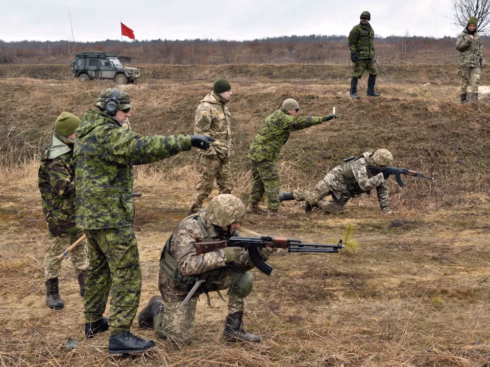 Liên quan đến vấn đề này, tờ News Glory của Canada đưa tin: “Ngày 6/12, Tham mưu trưởng Lực lượng vũ trang Canada Wayne Airey nói rằng, Ukraine cần phải hành động thận trọng và dùng các biện pháp ngoại giao.