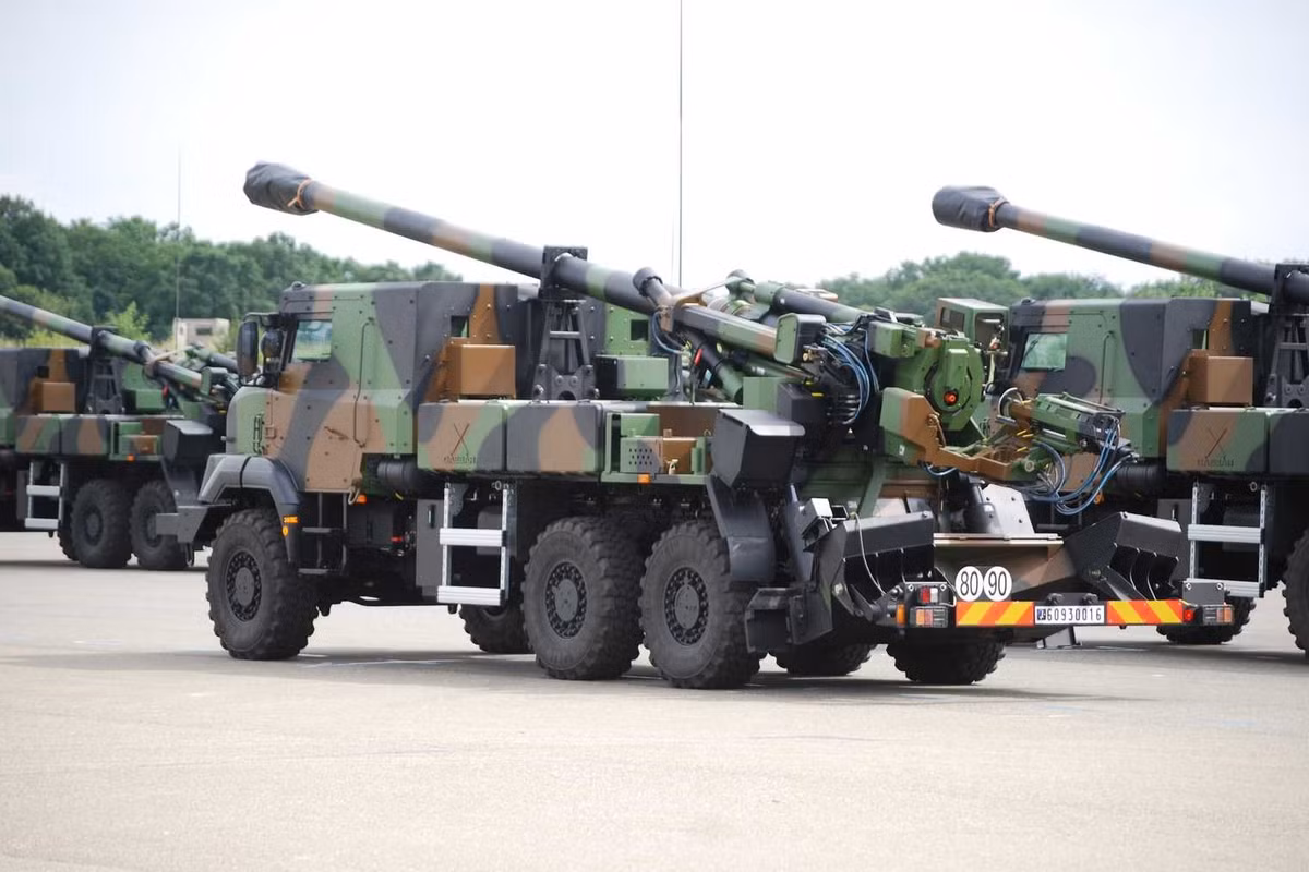 Dự kiến trong vài tháng tới, Ukraine sẽ nhận lại các khẩu pháo đã được sửa chữa và sẵn sàng chiến đấu, sau đó Ukraine sẽ trả lại các khẩu pháo này cho Quân đội Pháp (?). Ban đầu, khả năng cung cấp cho Ukraine loại pháo khác đã được xem xét, nhưng việc này đòi hỏi quân đội Ukraine phải được huấn luyện lại từ đầu. 