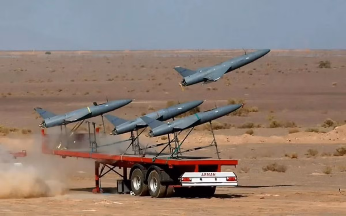Theo một thông tin được tình báo Mỹ tiết lộ, sau khi chuyển giao số lượng lớn UAV cho Nga, Tehran đang chuẩn bị sản xuất chung những UAV của Iran trên lãnh thổ Nga. Nhưng cả Moscow và Tehran đều phủ nhận những tuyên bố như vậy. 