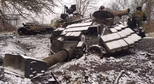 Do thiếu phương tiện vận tải lục quân, chỉ huy Quân đội Ukraine đã ban hành lệnh sử dụng phương tiện giao thông dân sự là xe cá nhân. Đó là xe tải, xe bán tải, xe ben. Chúng bị trưng thu từ dân thường và được sử dụng để vận chuyển binh lính, được sử dụng tại các trạm kiểm soát.
