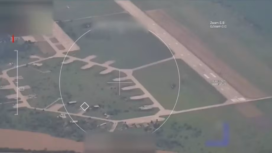 Đầu tháng 7 năm nay, Quân đội Nga đã tiêu diệt thành công 5 máy bay chiến đấu Su-27 tại sân bay Mirgorod ở Poltava Oblast, Ukraine, khi tận dụng cơ hội các máy bay chiến đấu này tiếp nhiên liệu trên đường băng sân bay. Ngoài ra, do phi hành đoàn và nhân viên mặt đất phối hợp với nhau khi tiếp nhiên liệu trên đường băng, nếu máy bay chiến đấu bị tấn công thì phi hành đoàn và nhân viên kỹ thuật mặt đất cũng sẽ có thể bị tiêu diệt.