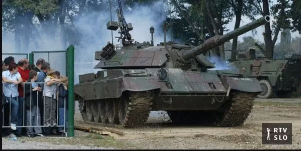 Để cải thiện hiệu suất chiến đấu của xe tăng T-55, quá trình hiện đại hóa số xe tăng này của Slovenia bắt đầu từ những năm 1990 với sự giúp đỡ của Israel. Những nâng cấp chính là việc thay thế pháo 100mm nguyên bản bằng pháo 105mm L7 với ống bọc nòng, nhằm hạn chế việc cong nòng pháo khi bắn liên tiếp.