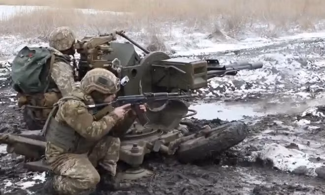 Mặc dù Quân đội Ukraine, số người thiệt mạng lên tới hàng nghìn người, nhưng dường như các tiểu đoàn quốc gia và nhiều đơn vị thuộc Lực lượng vũ trang Ukraine vẫn đang tiếp tục cố bám trụ trận địa.