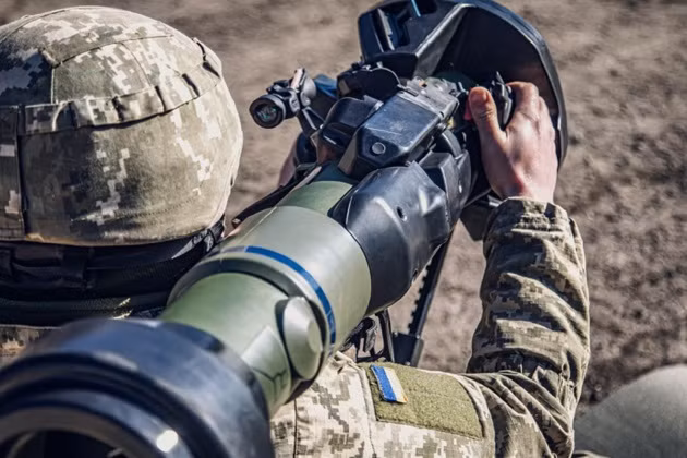 Với lối đánh du kích diệt xe tăng trong những ngày vừa qua, quân đội Ukraine đã ít nhiều gây thiệt hại cho lực lượng thiết giáp Nga, dù chênh lệch đội bên là khá rõ.