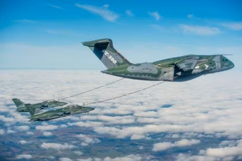 Số liệu gần đây cho thấy khả năng sẵn sàng hoạt động của KC-390 là khoảng 80%, tỷ lệ hoàn thành nhiệm vụ trên 99%; chứng tỏ năng suất vượt trội trong danh mục này. Phiên bản vận tải C-390 ngoài nhận được đơn đặt hàng từ Bồ Đào Nha, Hungary, Hàn Quốc thì gần đây là Hà Lan (cũng là thành viên NATO), đã chọn C-390.