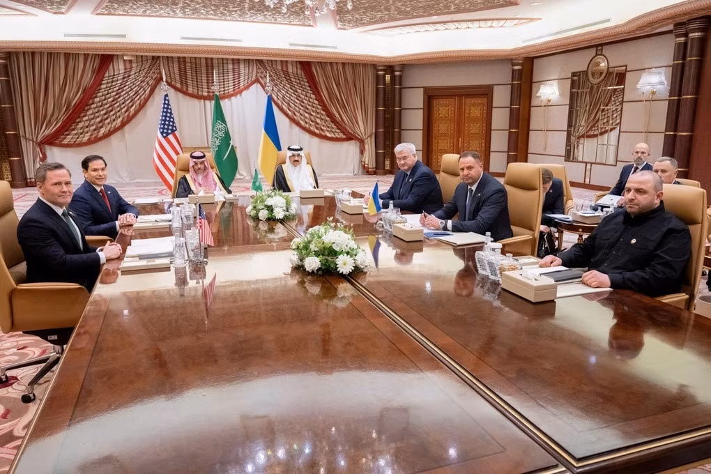 Theo kênh Deep State của Ukraine, có thể một thỏa thuận ngừng bắn giữa Nga và Ukraine có thể đạt được trong tuần này. Ít nhất, đây là điều mà Tổng thống Trump mong muốn, khi đe dọa nếu hai bên không chấp nhận, Mỹ sẽ rút khỏi các cuộc đàm phán hoàn toàn, nếu sáng kiến này thất bại.