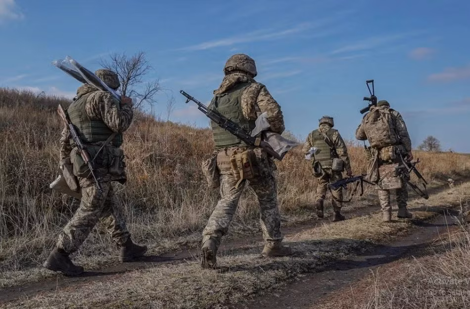 Kênh Rybar cho biết, quân Ukraine ở khu vực đông bắc Kursk không thể rút lui an toàn nếu không nhận được sự hỗ trợ hiệu quả, khi các trận đánh đang diễn ra quyết liệt, nhằm giành lấy khu rừng Olgovsky.