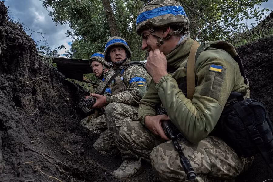 Mặc dù Quân đội Ukraine cố gắng chiếm giữ Dalrino và Nikolaevo-Darino bằng mọi giá, nhưng trận chiến vẫn là một cuộc chiến tàn khốc tiêu hao vũ khí và quân số. Trước hỏa lực ác liệt của Nga cả từ mặt đất và trên không, khiến quân Ukraine ở Kursk thiệt hại nặng.
