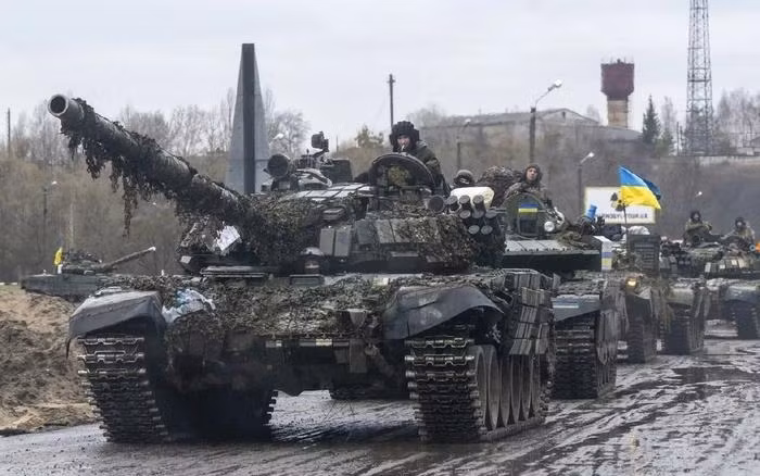 Tình hình chiến trường ác liệt, khiến Quân đội Ukraine cũng tiêu hao số xe bọc ngày càng tăng, với mức tổn thất trung bình là 3-4 xe mỗi ngày. Cùng với đó là xe chiến đấu bộ binh Bradley quá nặng, phía Ukraine lại phá đập hồ chứa nước, do vậy để sơ tán khỏi chiến trường là vấn đề không hề đơn giản. 