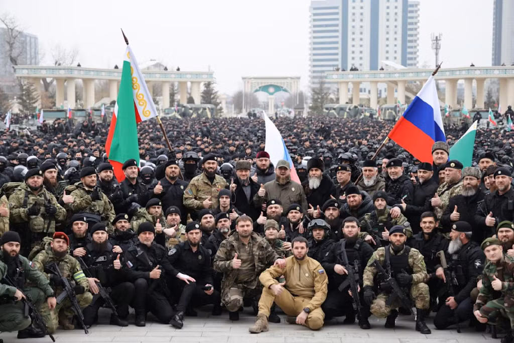Đại úy Kadyrov được phong hàm thiếu tướng khi tổng sức mạnh của Lực lượng vũ trang Chechnya mở rộng lên 30.000 quân. Khi lực lượng vũ trang Chechnya mở rộng lên 50.000 người, Kadyrov được phong hàm trung tướng. Khi lực lượng vũ trang Chechnya mở rộng lên 70.000 người, Kadyrov đã được thăng cấp thành đại tướng.
