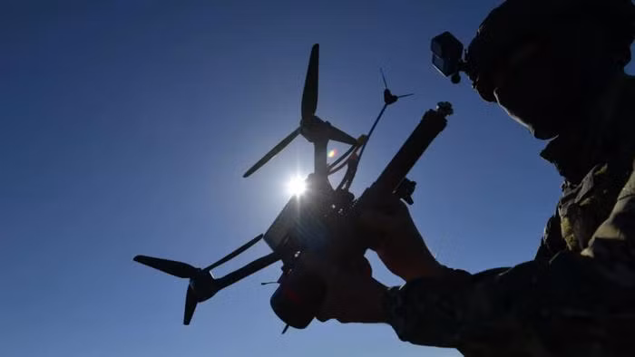 Không chỉ vậy, Quân đội Nga còn sử dụng số lượng lớn UAV để tiêu diệt quân Ukraine từ trên không. Theo truyền thông Pháp, UAV của Nga tiếp tục tuần tra khu vực biên giới để ngăn chặn Quân đội Ukraine tiến hành thêm các cuộc tấn công.