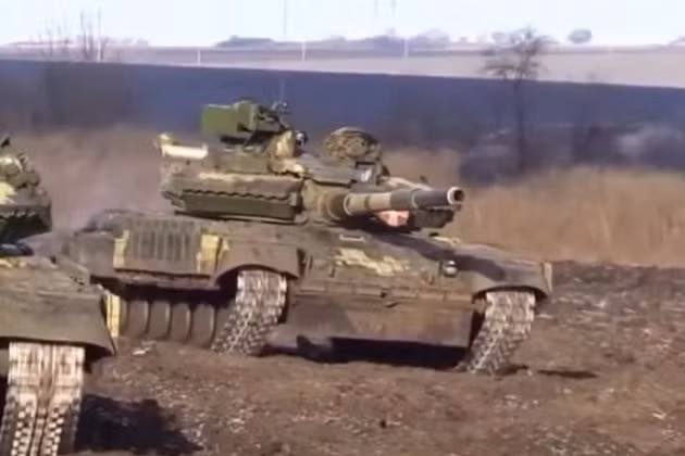 Vào những năm 1990, NATO đã đưa IFF vào hệ thống chỉ huy ra quyết định tương tác, dựa trên thông tin chiến trường theo thời gian thực. Lần đầu tiên, IFF được đánh dấu là một "hệ thống nhận dạng chiến trường" và nó được phản ánh ở hai khía cạnh "nhận thức tình huống" và "nhận dạng mục tiêu”.