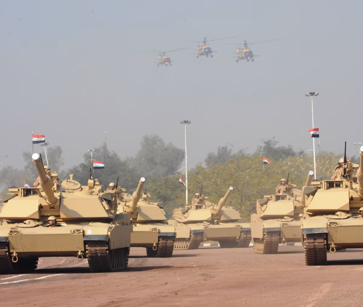 Đổi lại, Iraq phải chấp nhận một chuỗi cung ứng riêng biệt cho các bộ phận và vũ khí của Mi-28 NE và Mi 35M. Trước đó, Iraq đã mua 140 chiếc xe tăng M1 Abrams của Mỹ, nhưng nước này cần 1 số lượng nhiều hơn thế để bổ sung vào các tiểu đoàn còn thiếu của mình, một số dạng thiết kế của Nga hoặc Ukraine dường như có thể được lựa chọn.