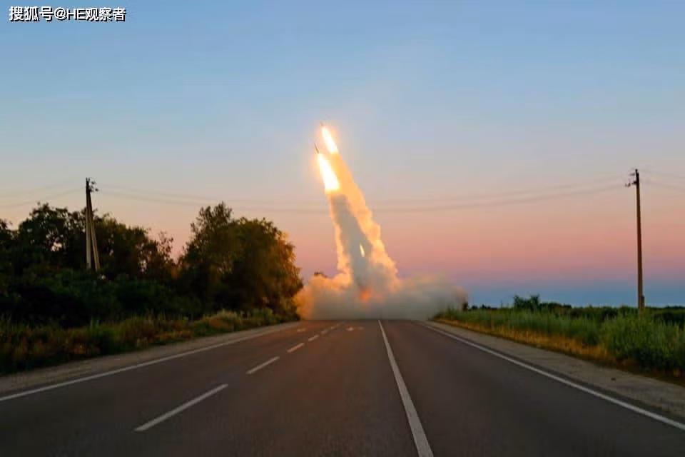 Tuy nhiên, so với lợi thế về quy mô của quân đội Nga, Ukraine có được quá ít vũ khí công nghệ cao của phương Tây. Lấy HIMARS làm ví dụ, quân đội Ukraine hiện chỉ có 9 xe. Và thậm chí là với 9 chiếc HIMARS này, đã khiến Quân đội Nga đã phải chịu đựng chứng sợ HIMARS.