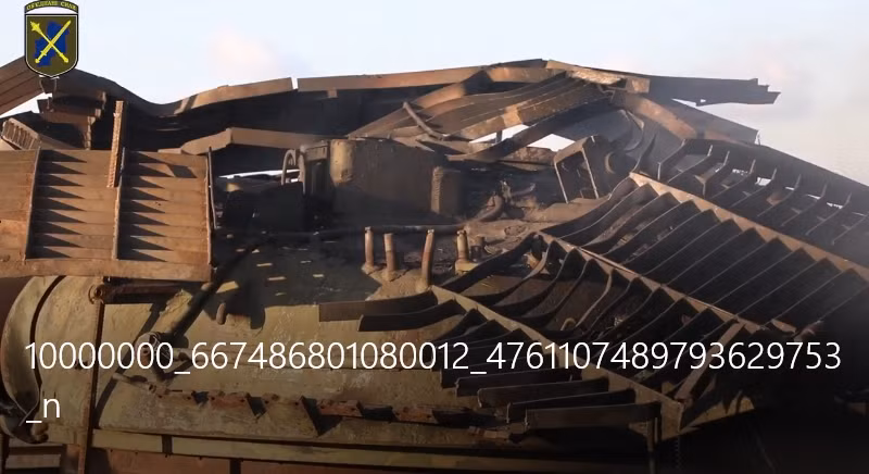 Các chuyên gia đã phân tích đoạn video do Bộ Quốc phòng Ukraine công bố, người xem có thể thấy các tấm giáp lồng có độ dày nhỏ và chỉ được hàn thô sơ bằng kim loại thường; đây là lý do giải thích tại sao tên lửa chống tăng Javelin tiếp cận được tháp pháo của chiếc T-64.