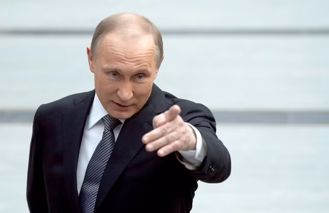 Vì vậy, Tổng thống Putin hiểu rõ sự thật này và sẽ không tuyên bố một cách phiến diện chiến tranh với Ukraine. Kẻ thù thực sự của Nga lúc này không phải là Ukraine mà là NATO. Lý do của Nga rất rõ ràng, tuyên chiến với Ukraine không có nhiều ý nghĩa.