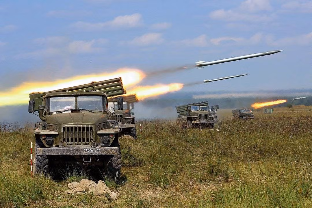 Đáng chú ý là kể từ khi tình hình leo thang ở Donbass, Quân đội Ukraine chưa bao giờ sử dụng pháo phản lực phóng loạt; điều này có thể cho thấy, Quân đội Ukraine đang thực sự thiếu hụt rất nghiêm trọng về đạn cho các loại pháo phản lực.