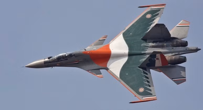 Tổ chức Nghiên cứu và Phát triển Quốc phòng (DRDO), trực thuộc sở hữu nhà nước của Ấn Độ, đã bắt đầu công việc phát triển một radar mảng pha quét điện tử chủ động (AESA), để trang bị cho các máy bay chiến đấu hạng nặng Su-30MKI của nước này.