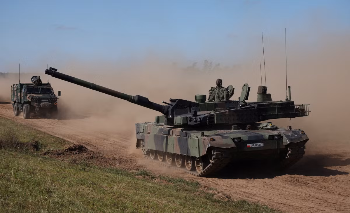 So với xe tăng T-72, T-80 và T-90 mặc dù nổi tiếng với khả năng cơ động, nhưng vẫn chưa là gì với tính linh hoạt của K2; đây cũng là một lợi thế chiến thuật đáng kể trong các tình huống chiến đấu hiện đại. 