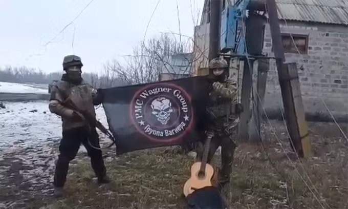 Mặc dù phía Ukraine tuyên bố đẩy lùi nhiều cuộc tấn công của Quân đội Nga, nhưng quân Nga đã đạt được những chiến quả đáng kể. Tình hình chiến đấu mới nhất cho thấy, lực lượng tấn công tuyến phía bắc của lính đánh thuê Wagner, đã cắt đứt đường tiếp tế chính cuối cùng của Bakhmut và đặt nó dưới tầm hỏa lực dữ dội.