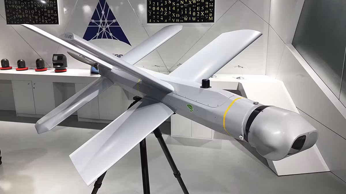 Với trọng lượng cất cánh 12kg, UAV Lancet-3 được phóng đi bằng hệ thống máy phóng gắn trên ray và có khả năng đánh trúng mục tiêu trong phạm vi 40 km. Nó có hai bộ cánh hình chữ X có thể gập lại và cất gọn vào hộp đựng. (Ảnh minh họa: Zala)