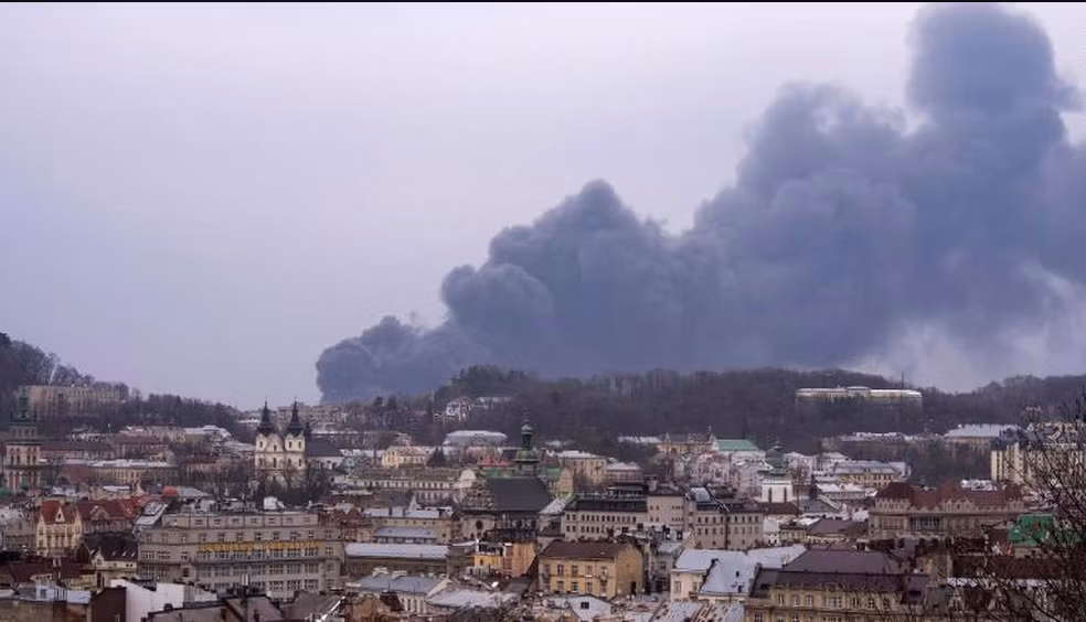Ngày 25/3, Quân đội Ukraine cho biết, Nga đã phóng 6 tên lửa hành trình vào căn cứ Bộ Tư lệnh Không quân Ukraine ở Vinnitsa vào chiều 25/3; một số quả đã bị lực lượng phòng không bắn hạ, số còn lại trúng một số tòa nhà của căn cứ Không quân Ukraine.