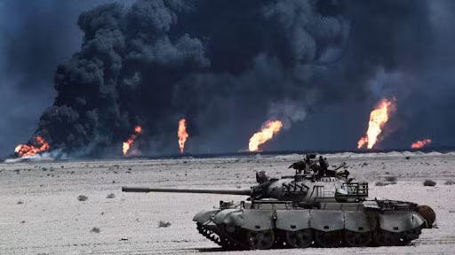 Tuy nhiên, phải sau Chiến tranh vùng Vịnh năm 1991, các nước trên thế giới mới thực sự nhận ra việc cải cách quân đội và chiến tranh hiện đại. Cuộc chiến vùng Vịnh năm 1991 và chiến dịch El Dorado Canyon chỉ cách nhau vài năm, nên ít quốc gia kịp quan sát và rút kinh nghiệm cho mình; tiêu biểu là Tổng thống Saddam Hussein của Iraq (Nguồn ảnh: Wikipedia).
