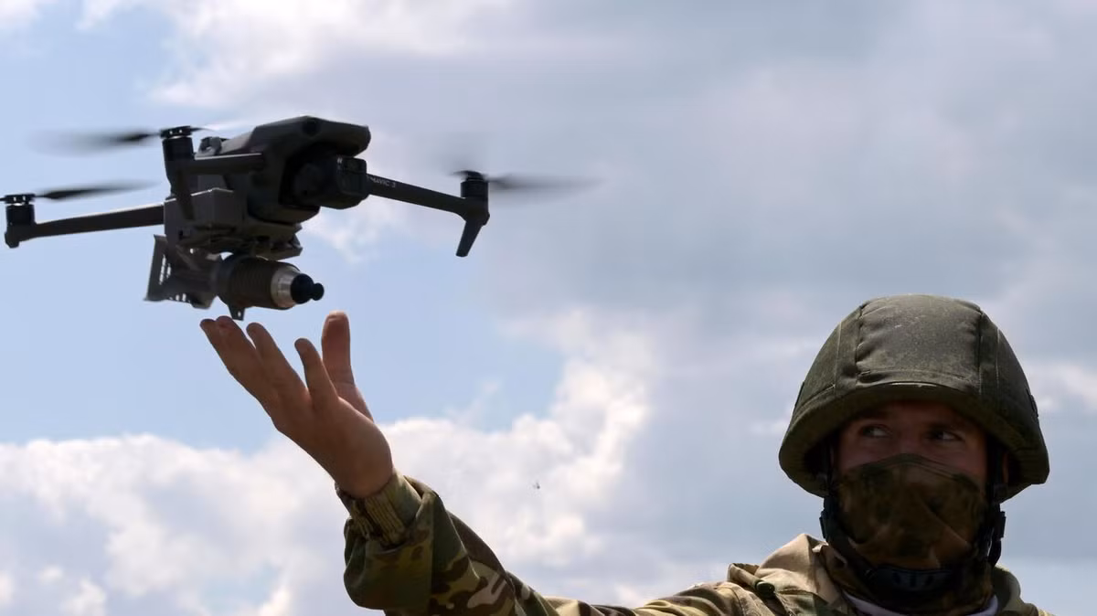 Hơn nữa, với “bước nhảy vọt” trong công nghệ và sản xuất UAV, “ưu thế trên không” bằng UAV của quân đội Nga đã thể hiện tình thế áp đảo, khi đối mặt với lực lượng Ukraine đồn trú tại Avadivka.