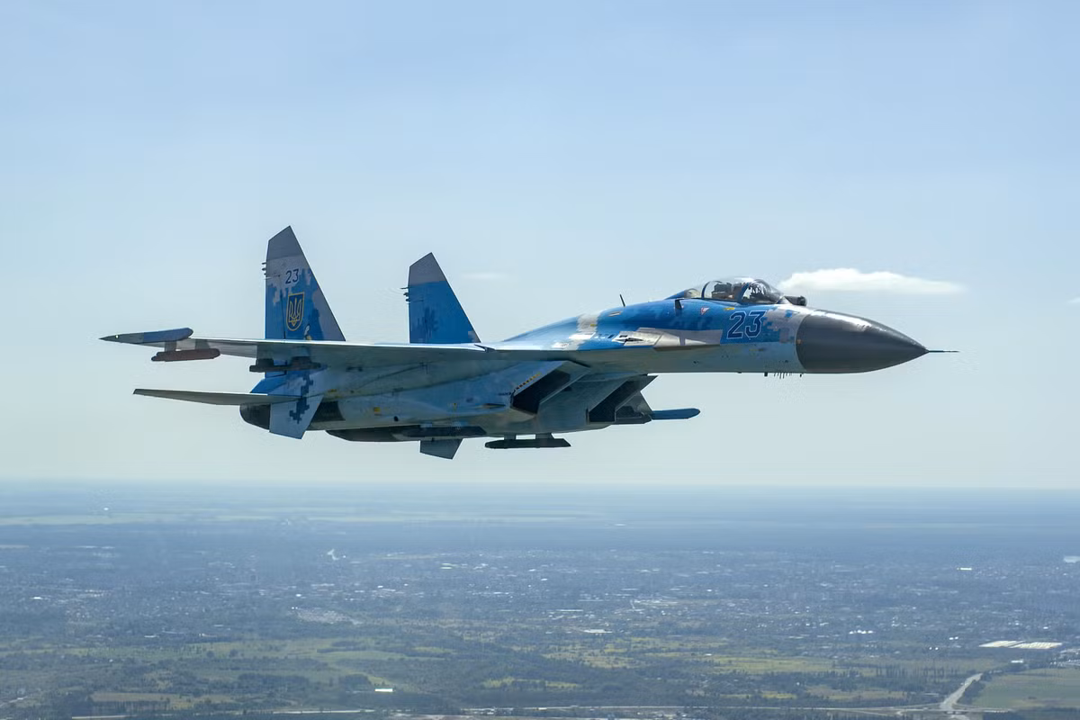 Hiện chưa rõ chính xác chiếc máy bay chiến đấu Su-27 của Ukraine bị bắn hạ như thế nào, bay từ đâu và ý định ra sao; tuy nhiên các chuyên gia chú ý đến thực tế, là khu vực này được kiểm soát chặt chẽ bởi lực lượng không quân và phòng không của Nga.