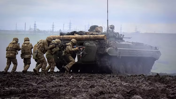 Tướng Zaluzhny cũng từng có những dự đoán lạc quan về việc quân Ukraine tràn ngập bán đảo Crimea trong mùa hè vừa qua. Tuy nhiên, thực tế là cuộc phản công của quân đội Ukraine đã chấm dứt.
