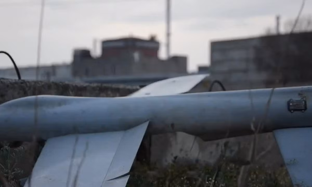 Tiến xa hơn, quân đội Nga đã chặn 25 UAV của Ukraine trong một chiến dịch. Trên thực tế, bán đảo Crimea đã chuẩn bị sẵn sàng cho các cuộc tấn công bằng UAV. Ông Kryuchkov, cố vấn của lãnh đạo khu vực Crimea từng nói rằng, Crimea đã kích hoạt hệ thống phòng không và người dân nên giữ bình tĩnh và tin tưởng vào những nguồn thông tin đáng tin cậy.
