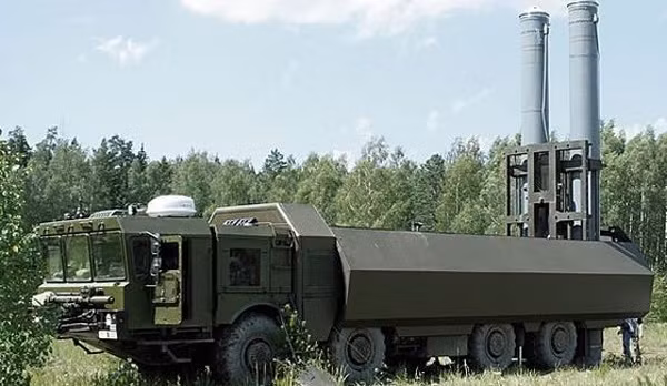 Bastion là hệ thống tên lửa bờ hiện đại của Nga, có hai phiên bản là di động (Bastion-P) và cố định (Bastion-S). Tên lửa của hệ thống có khả năng bắn trúng mục tiêu ở khoảng cách hàng trăm km. Một tổ hợp như vậy có thể kiểm soát bờ biển với chiều dài ít nhất là 500 km.