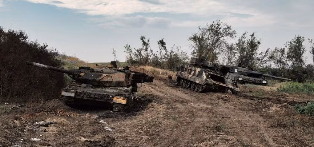 Trong khi Ukraine đang tuyệt vọng chống trả cuộc tấn công toàn diện ba chiều của RFAF, trên mặt trận dài 1.500 km, thì một tin tức rất đáng buồn đã đến từ phía sau: Vào ngày 12/4, Chernev, chủ tịch Ủy ban An ninh Quốc gia, Quốc phòng và Tình báo của Quốc hội Ukraine, cho biết một số vũ khí của phương Tây, đã bị Ukraine cất giữ do hiệu suất kém trên chiến trường.