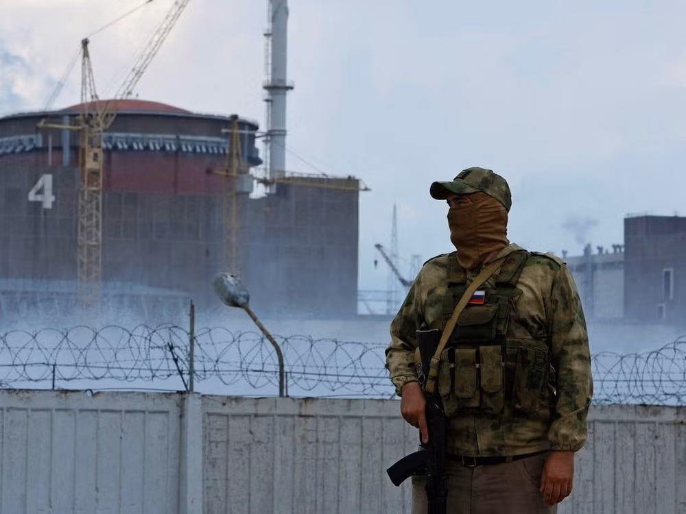 Cách đây vài ngày, sau khi Quân đội Ukraine dùng rocket hạng nặng bắn phá nhà máy thủy điện Kakhovka ở vùng Kherson, tấn công lại nhà máy điện hạt nhân Zaporozhye; những hành động này khiến Nga phải cảnh giác cao độ. 