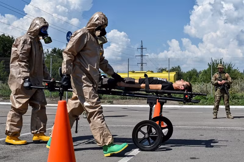 Mục tiêu của cuộc tấn công vũ trang từ phía Ukraine, là nhà máy điện hạt nhân Zaporozhye. Nếu vụ tấn công thành công, gây ra vụ rò rỉ hạt nhân và đổ lỗi cho phía Nga, thì xu hướng của dư luận trong cộng đồng quốc tế sẽ là một chiều; và một “luồng gió mới” sẽ xuất hiện, dưới sự “thống trị” của truyền thông phương Tây.