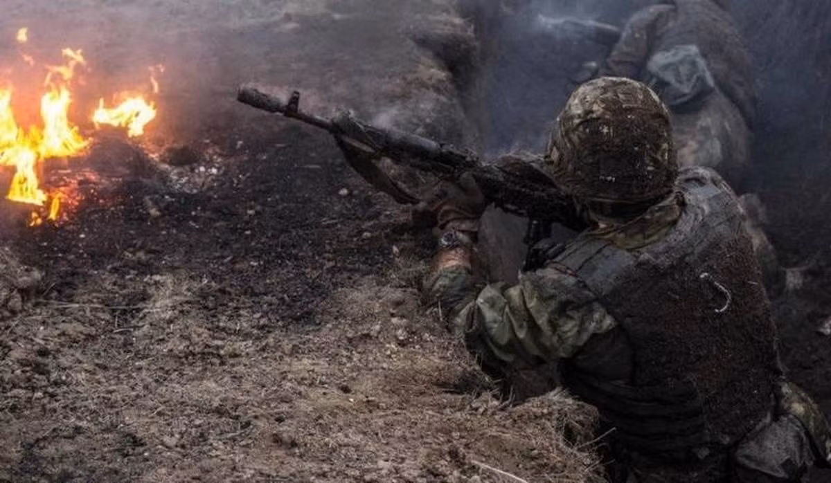 Quân đội Ukraine đã ra lệnh rút một nửa quân phòng thủ Bakhmut, trong khi số quân phòng thủ còn lại, phải tuân theo mệnh lệnh của Tổng thống Ukraine Zelensky để tiếp tục bám trụ Bakhmut.
