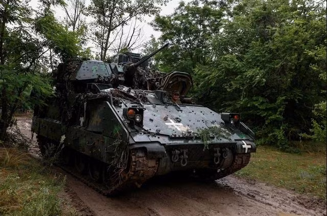 Để mở rộng diện tích chiếm đóng khu vực Kursk, Quân đội Ukraine đã huy động quân tiếp viện với khoảng 15 lữ đoàn cơ động từ nhiều nơi và bằng mọi giá. Động thái này không chỉ thể hiện tầm quan trọng của Ukraine đối với khu vực Kursk, mà còn cho thấy hai bên sẽ tiến hành các trận đánh khốc liệt hơn tại đây.