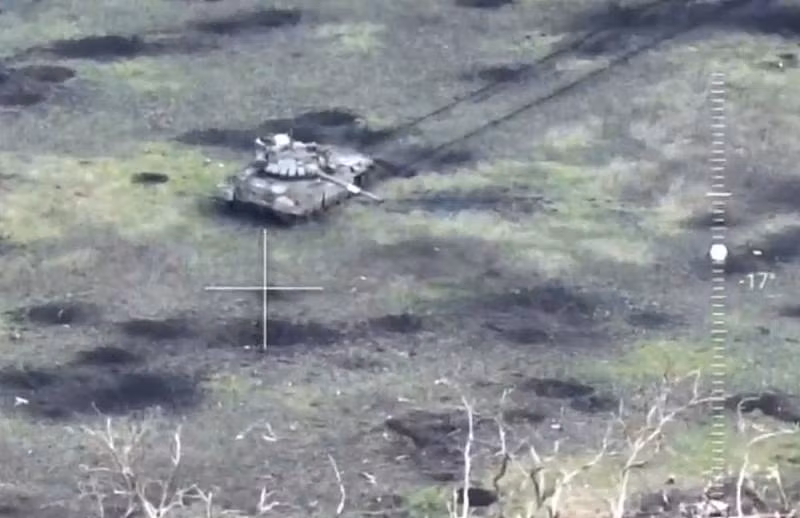 Cuộc đấu tăng giữa T-72M1 của Ba Lan và T-72B3 của Nga Cuoc dau tang giua T-72M1 cua Ba Lan va T-72B3 cua Nga