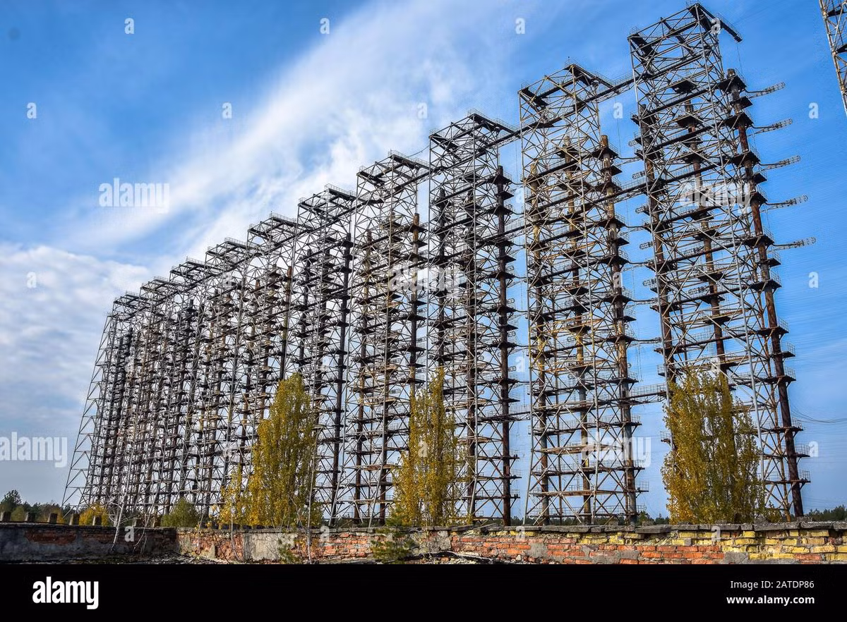 Là một radar tầm xa, hiệu suất của radar Duga 3 là rất đáng kinh ngạc. Sức mạnh của nó không chỉ thể hiện ở khả năng phát hiện mục tiêu, mà còn ở khả năng gây nhiễu mạnh mẽ cho các cảm biến của đối phương. 