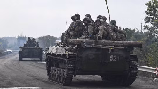 Tuy nhiên, sau khi Moldova tuyên bố độc lập, khu vực cánh tả của Transnistria không muốn đi theo Moldova, do một bộ phận đáng kể người dân nơi đây thuộc dân tộc Nga; vì vây họ đơn phương tuyên bố tách khỏi Moldova và thành lập nhà nước độc lập. Đồng thời khẳng định nước này "thuộc về" một phần của Liên bang Nga.
