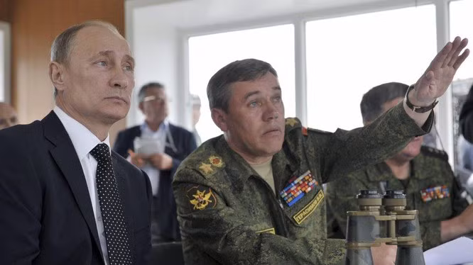 Tướng Gerasimov mới ra mặt trận cách đây không lâu, tại sao ông lại đến sở chỉ huy tiền tuyến nguy hiểm? Làm sao Quân đội Ukraine biết được hành trình bí mật của Tổng tham mưu trưởng Nga?