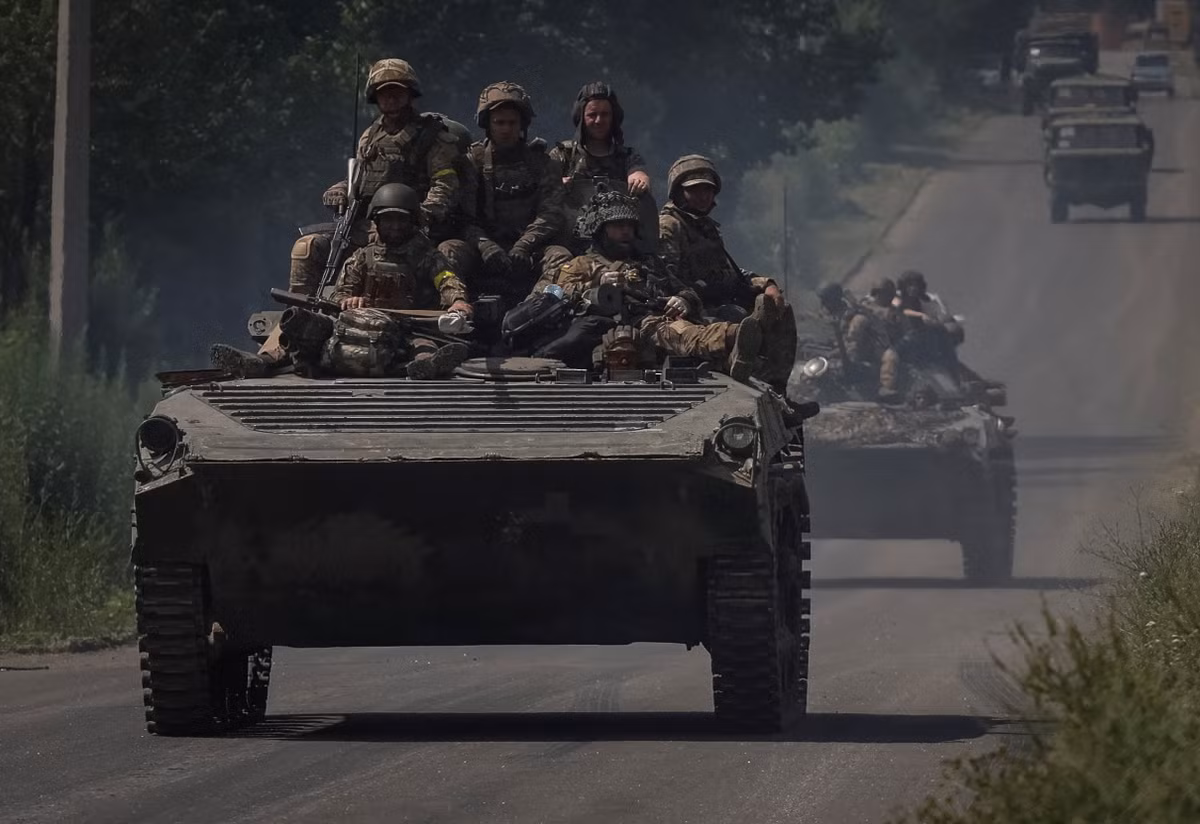 Vậy để chuẩn bị cho các chiến dịch phản công, Quân đội Ukraine đã chuẩn bị bao nhiêu lực lượng để phản công? Có thể thấy từ thông tin công khai rằng, quân đội Ukraine đã tập trung được nhiều quân số, vũ khí, trang bị cho chiến dịch chuẩn bị phản công của họ.